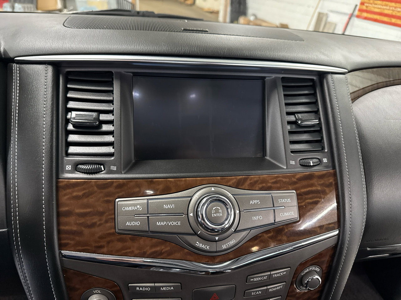 Used 2020 Nissan Armada SL image 18