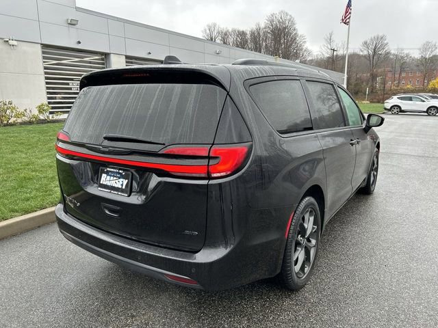 Used 2023 Chrysler Pacifica Touring-L w/ S Appearance Package image 8