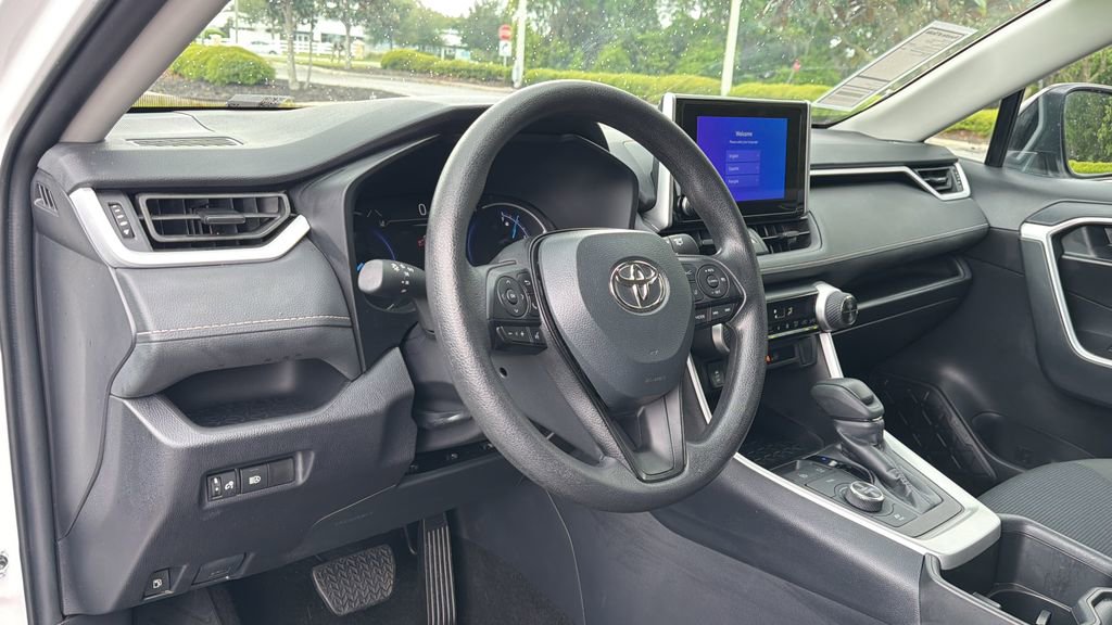 Used 2025 Toyota RAV4 LE AWD/4WD image 17