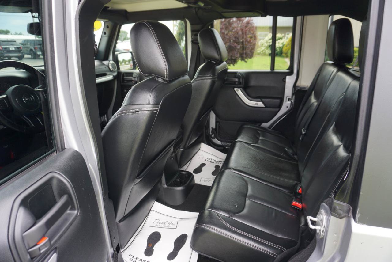 Used 2018 Jeep Wrangler Unlimited Sahara AWD/4WD image 8