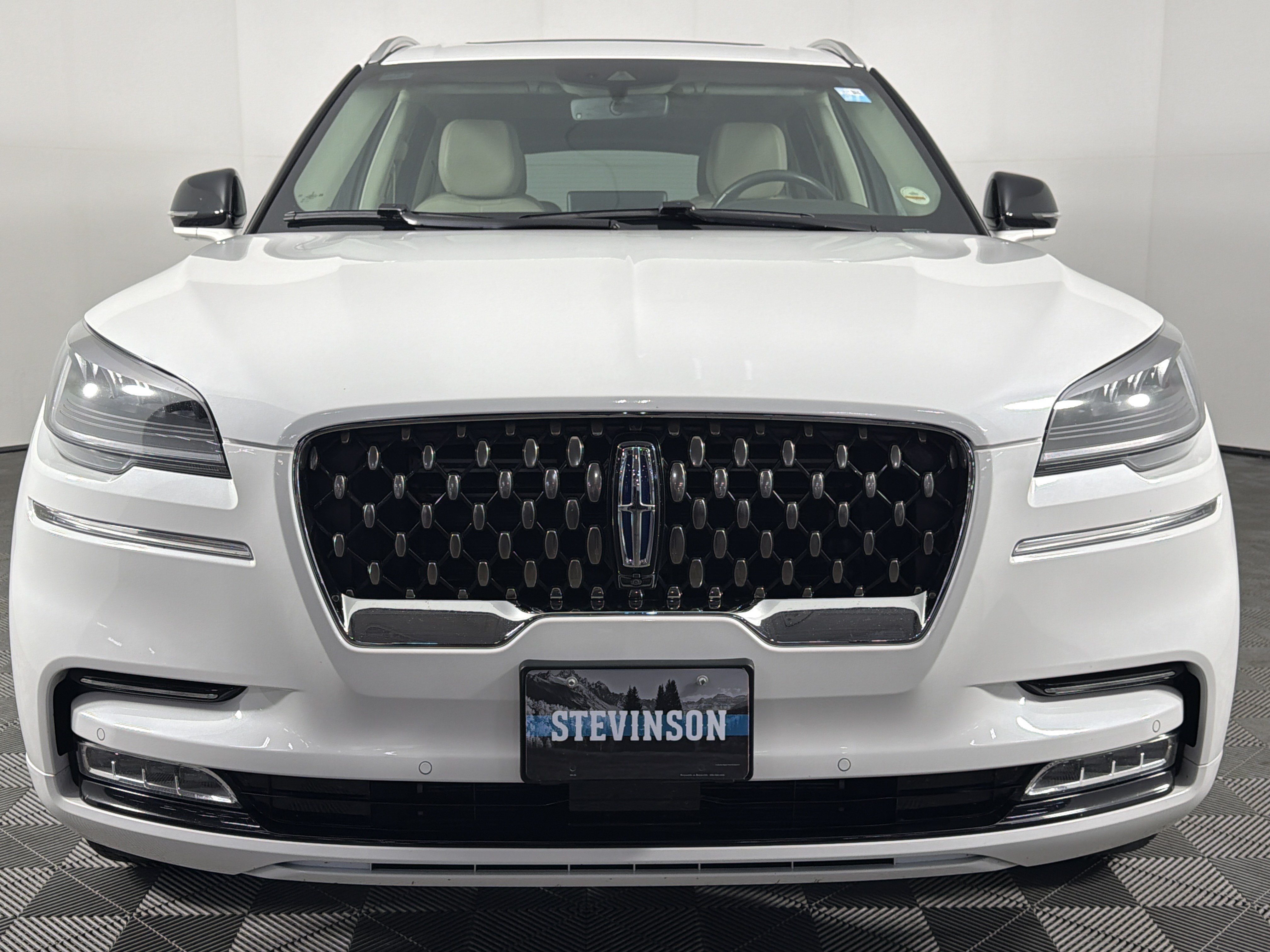 Used 2020 Lincoln Aviator Grand Touring w/ Elements Package Plus AWD/4WD image 2