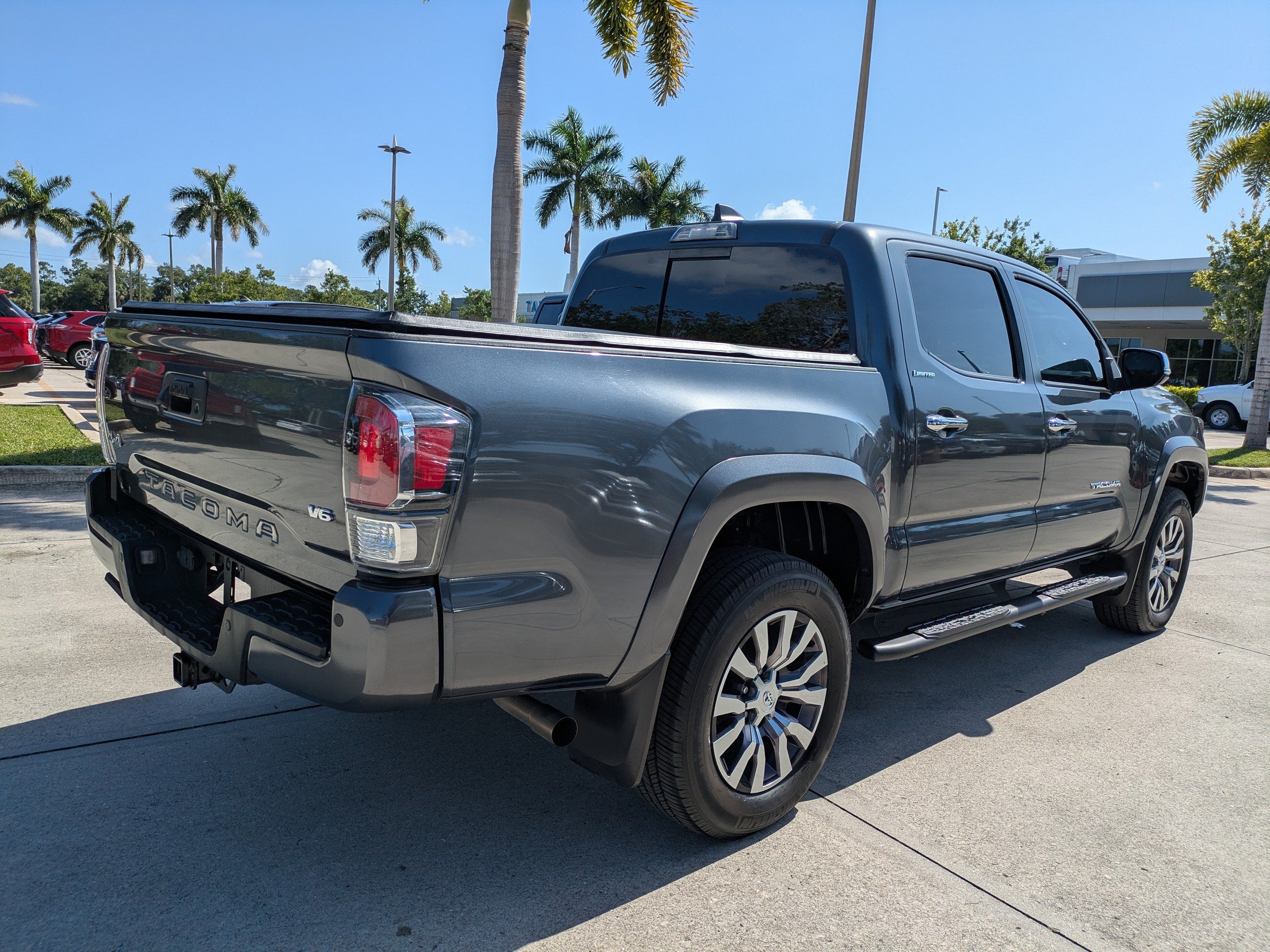 Used 2023 Toyota Tacoma Limited AWD/4WD image 4