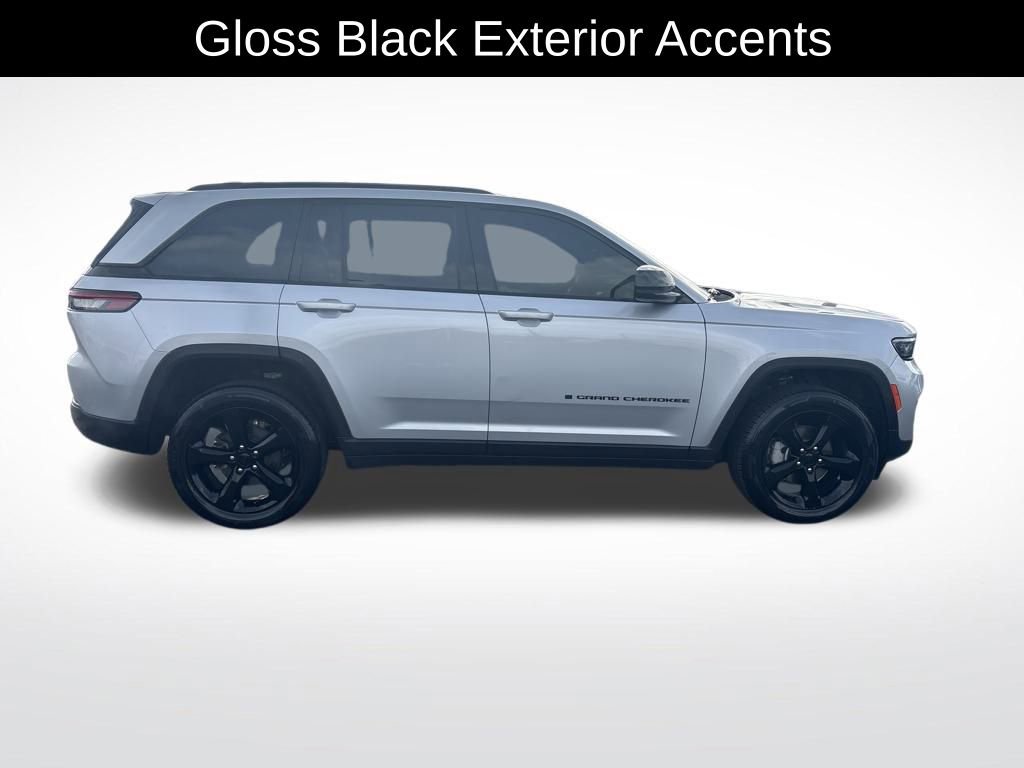 Certified 2023 Jeep Grand Cherokee Limited w/ Black Appearance Package image 8
