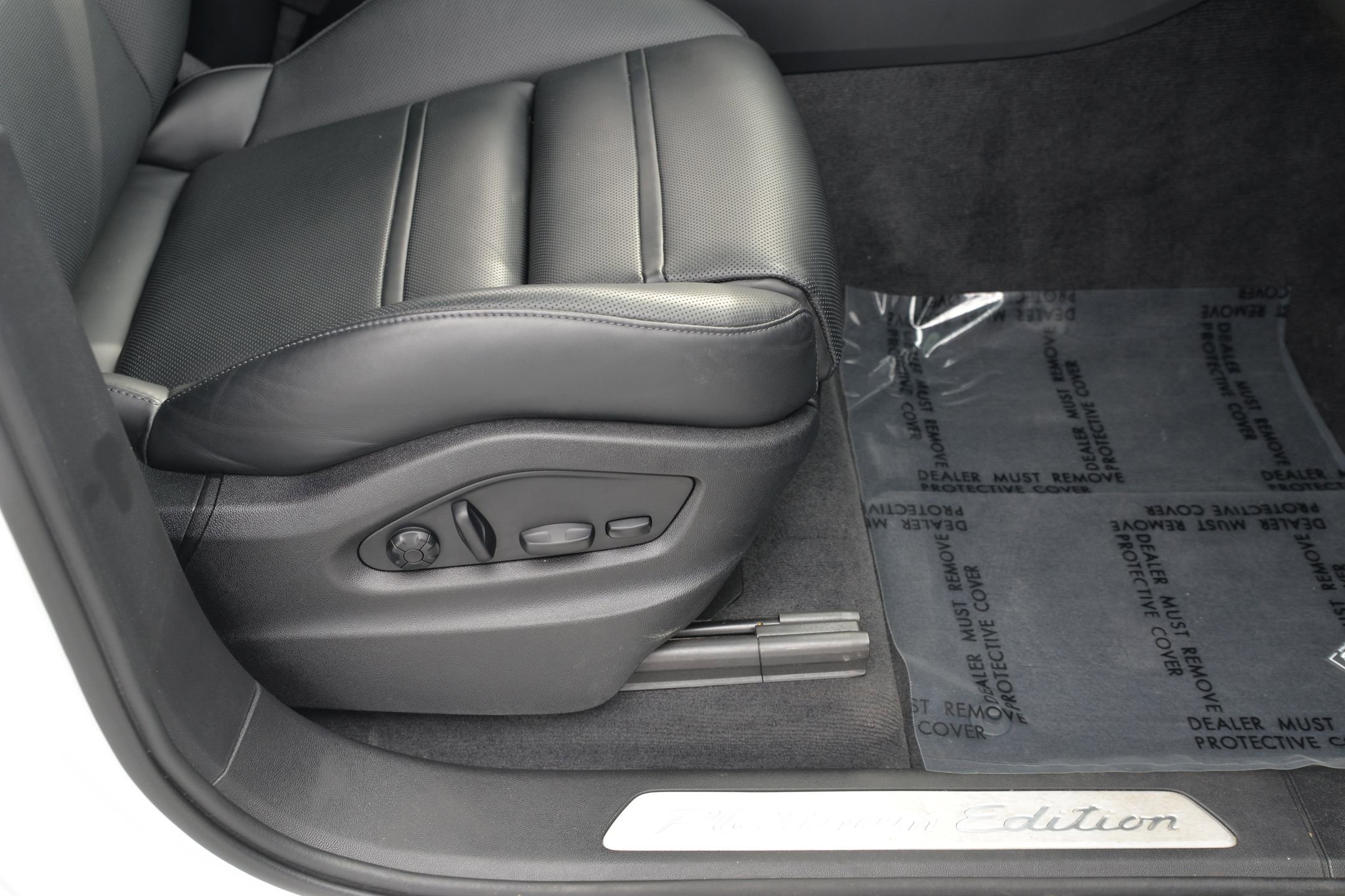 Certified 2022 Porsche Cayenne Platinum Edition image 14