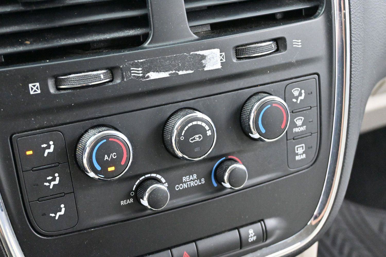 Used 2017 Dodge Grand Caravan SE FWD image 18