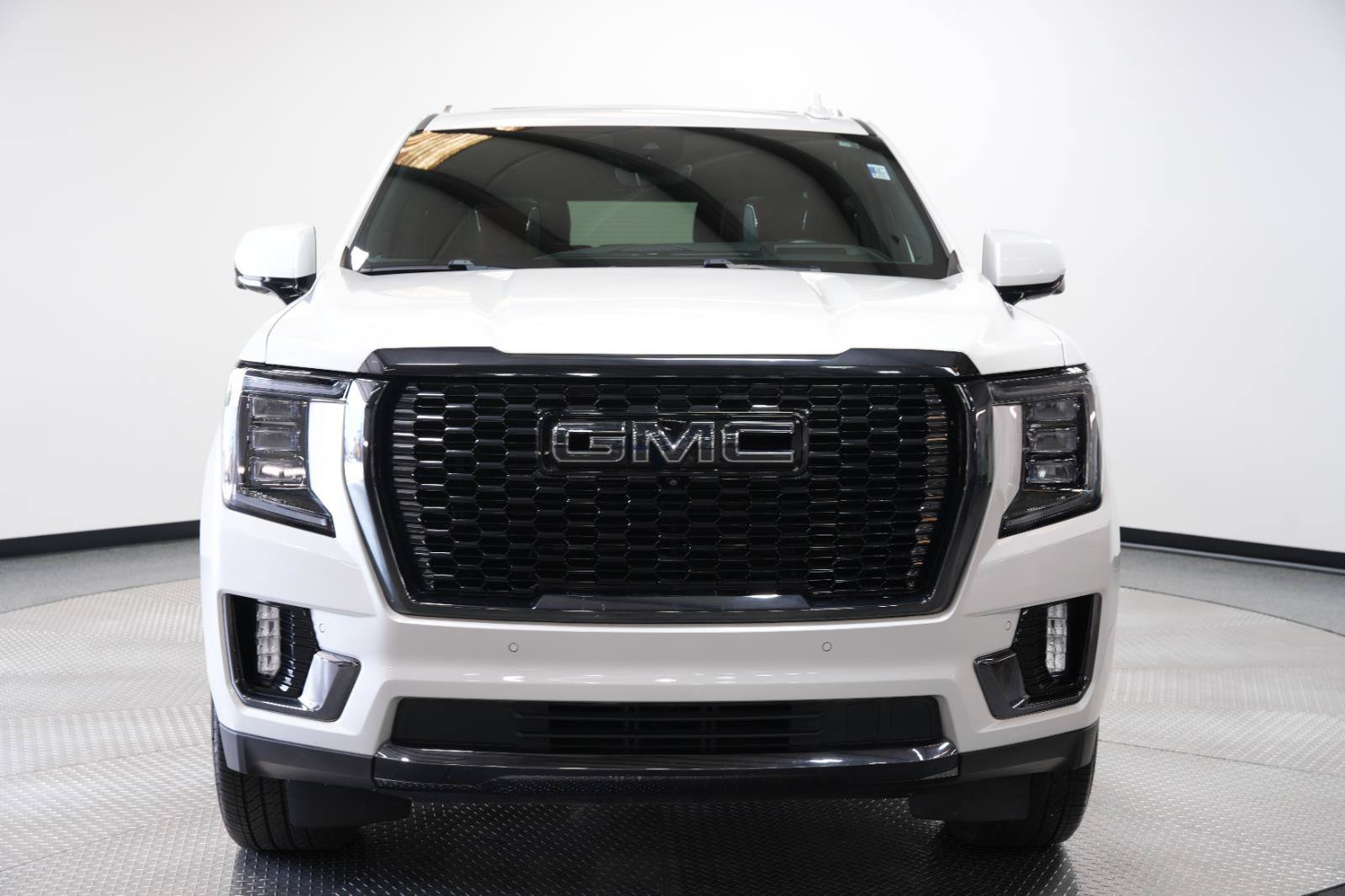 Used 2024 GMC Yukon XL Denali Ultimate AWD/4WD image 2