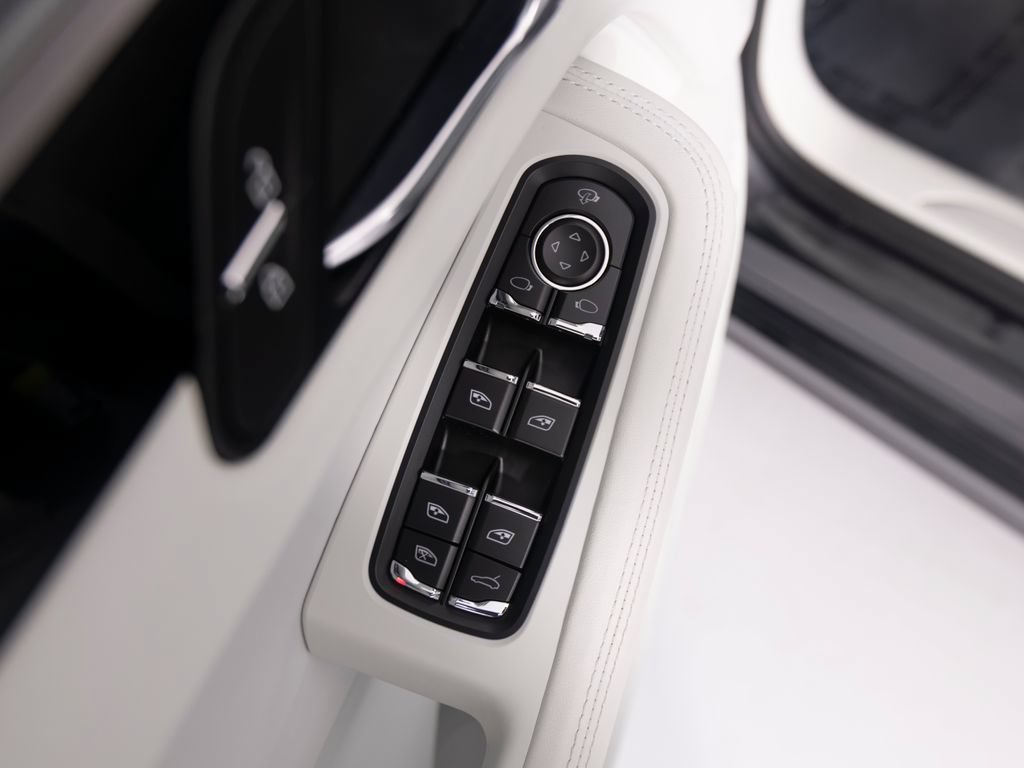 Certified 2026 Porsche Macan S AWD/4WD image 23