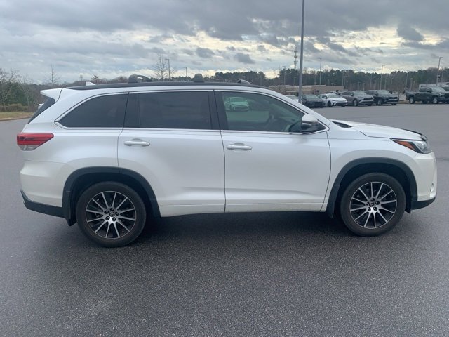 Used 2017 Toyota Highlander SE image 5