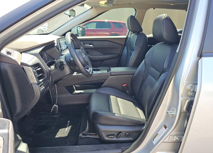 Used 2023 Nissan Rogue SV w/ SV Premium B Package FWD image 7