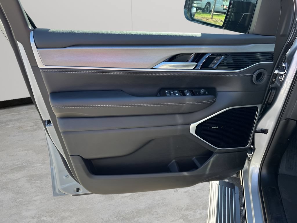 New 2026 Jeep Grand Wagoneer Limited AWD/4WD image 26