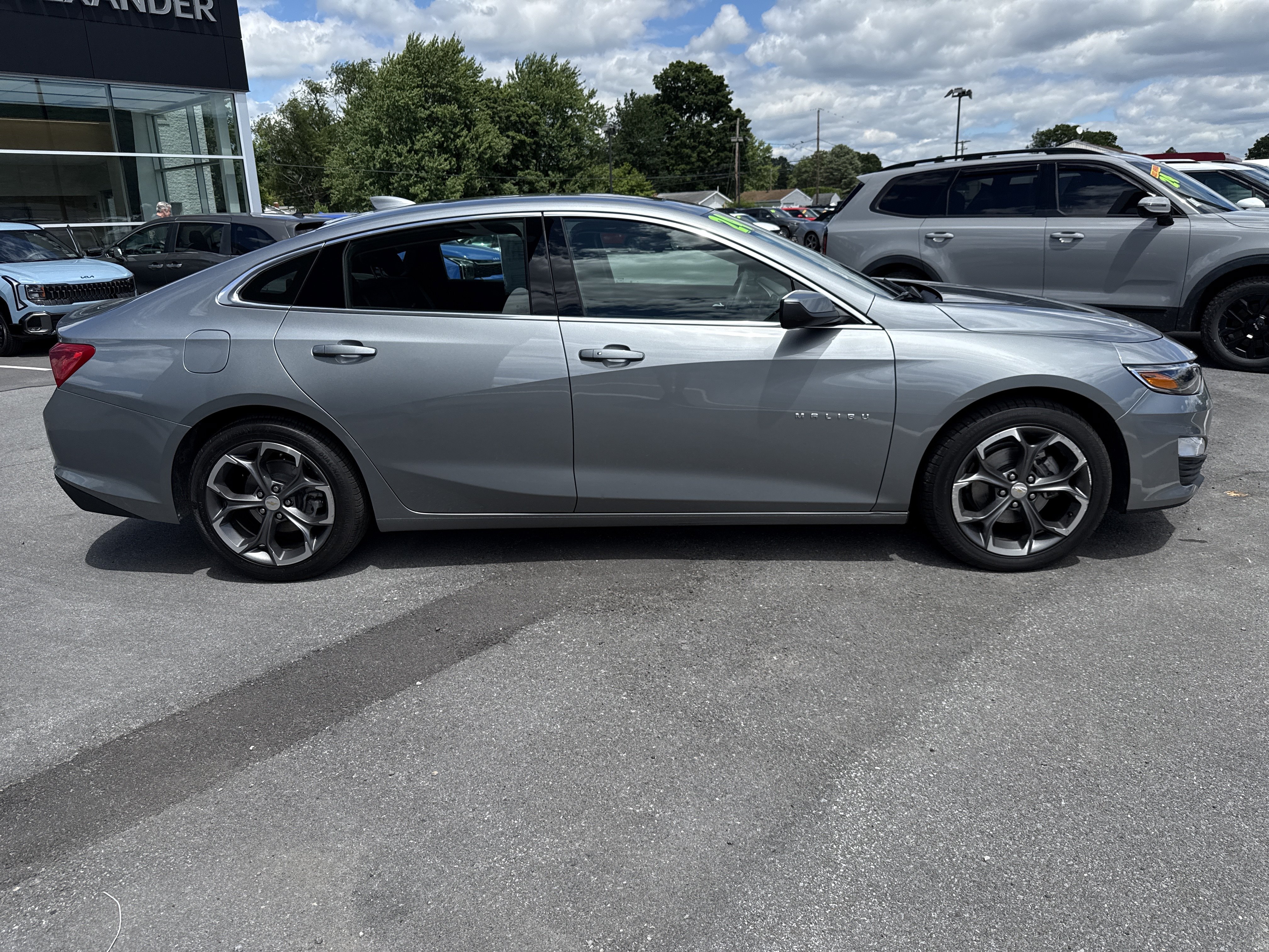 Used 2024 Chevrolet Malibu LT FWD image 2