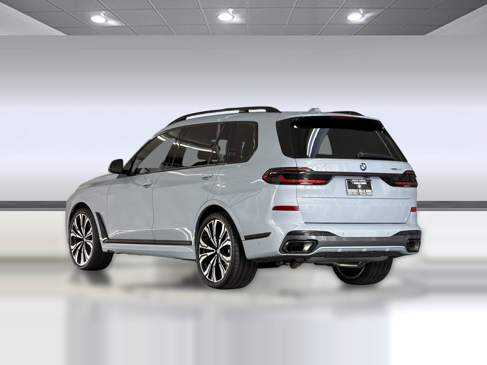 Used 2024 BMW X7 xDrive40i w/ M Sport Package AWD/4WD image 3