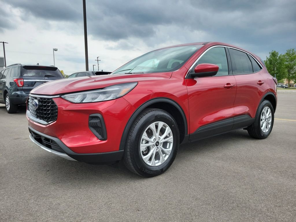 Used 2023 Ford Escape Active w/ Tech Pack #2 AWD/4WD image 2