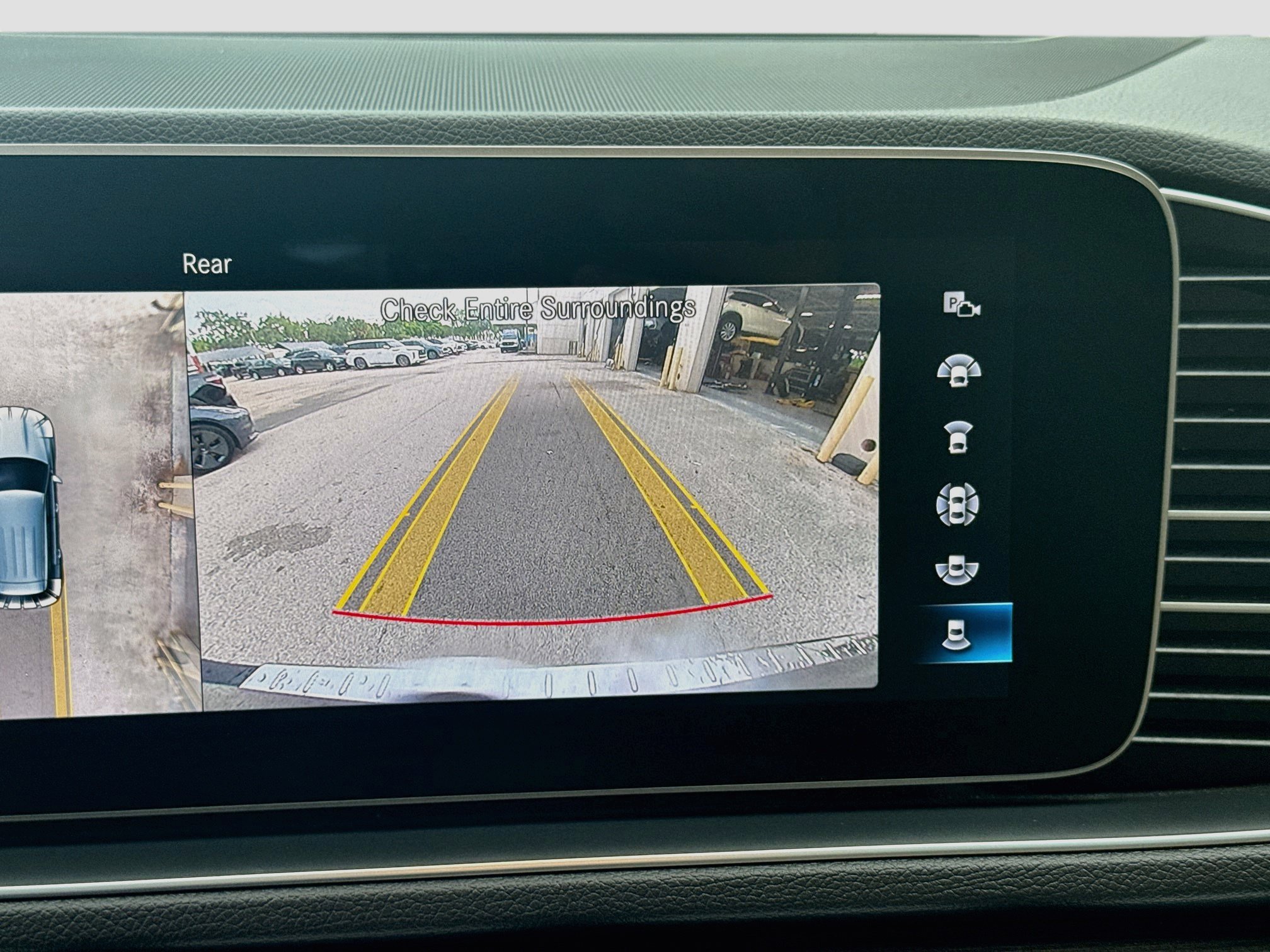 Used 2022 Mercedes-Benz GLE 350 4MATIC w/ AMG Line Exterior image 14