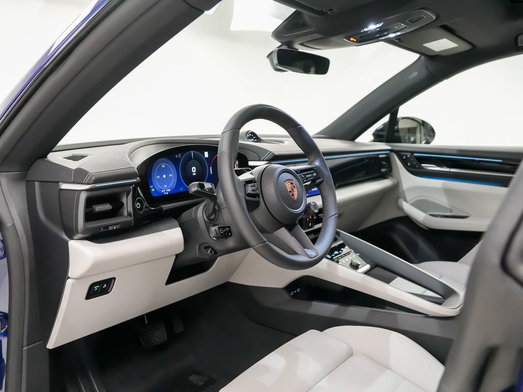 New 2026 Porsche Macan 4 Electric image 4