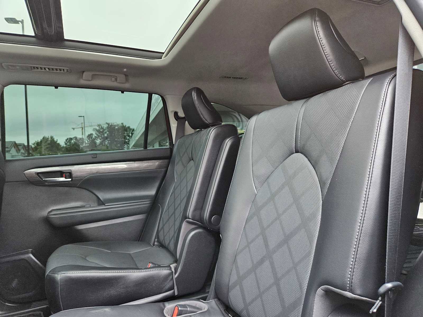 Used 2022 Toyota Highlander Platinum image 21