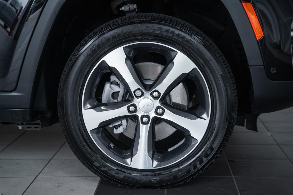 Certified 2023 Jeep Grand Cherokee 4WD 4xe w/ Luxury Tech Group II image 22