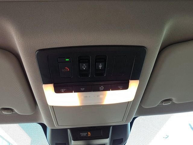 Used 2023 Nissan Rogue SL w/ SL Premium Package image 21