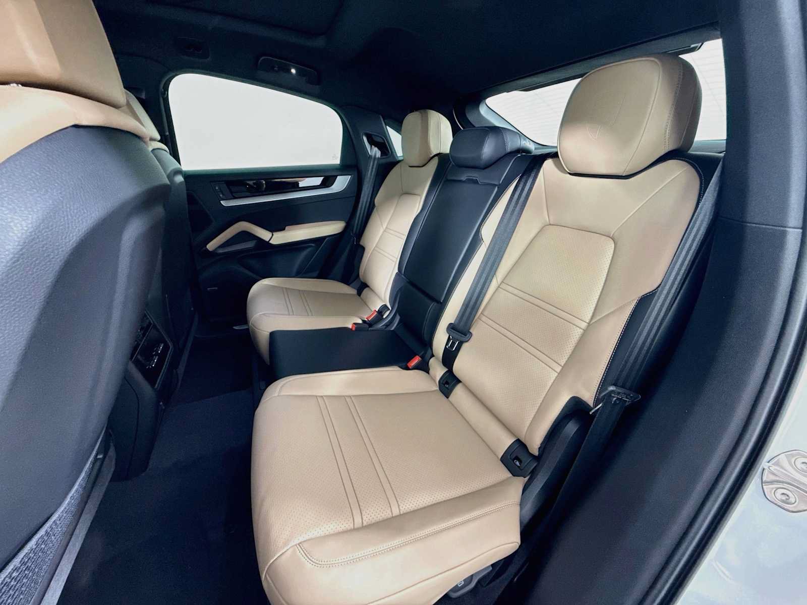 New 2026 Porsche Cayenne Coupe AWD/4WD image 23