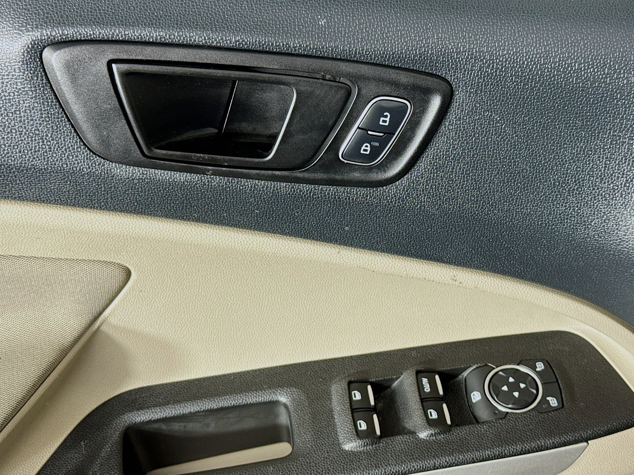 Used 2018 Ford EcoSport S image 22