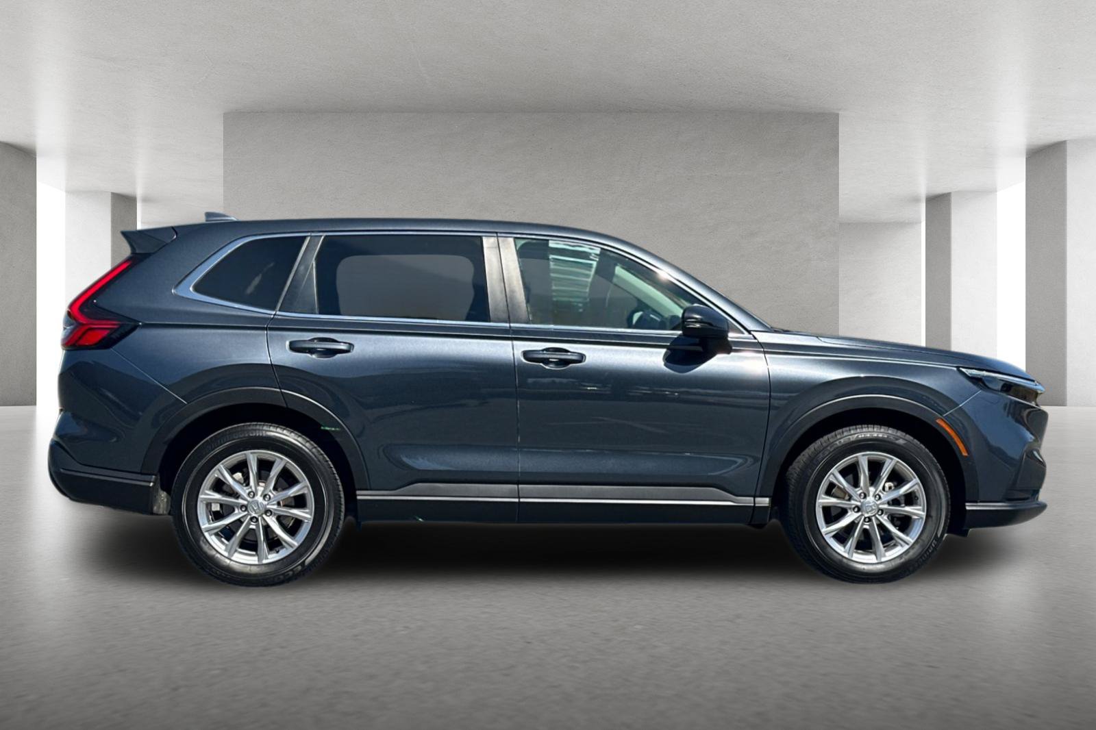 Used 2023 Honda CR-V EX image 3