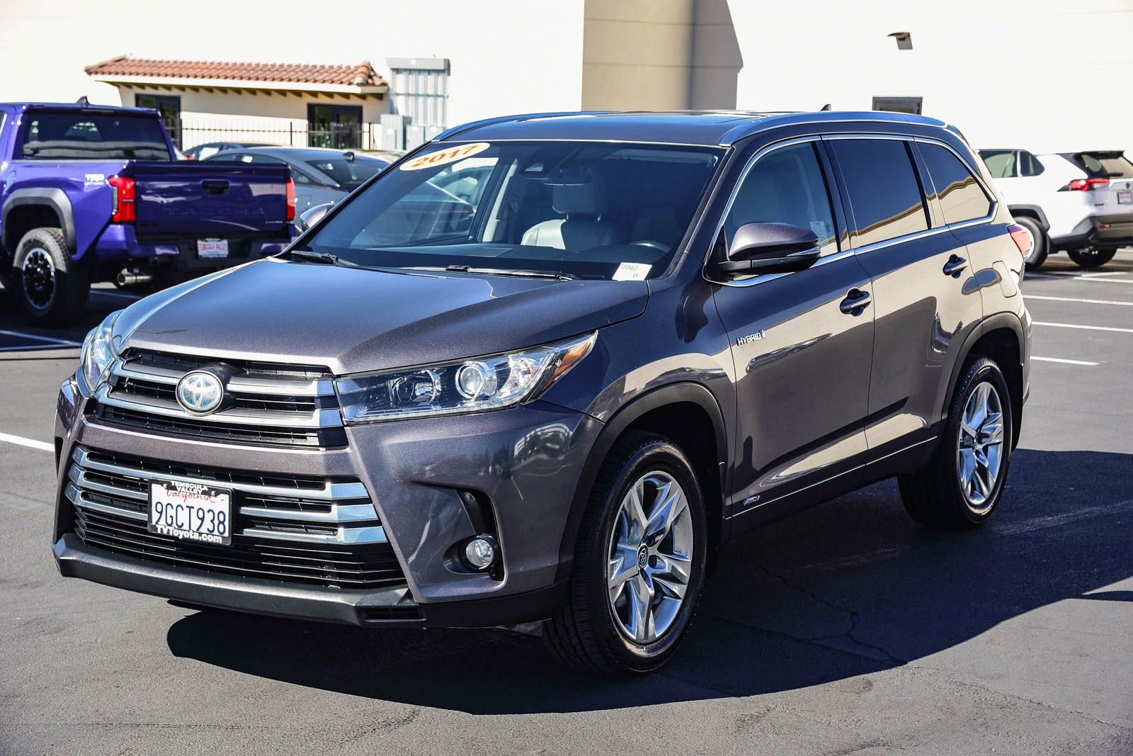 Used 2017 Toyota Highlander Limited image 3