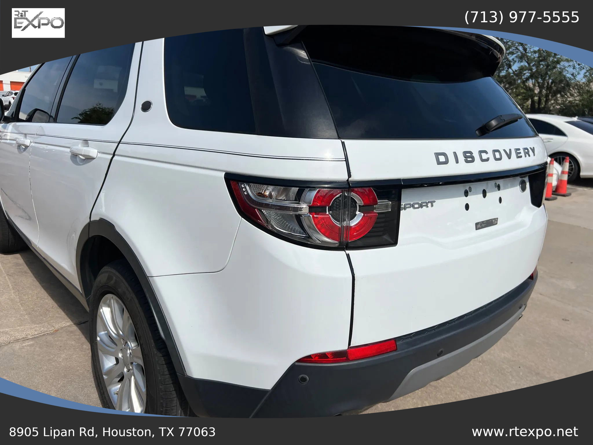 Used 2018 Land Rover Discovery Sport SE image 16