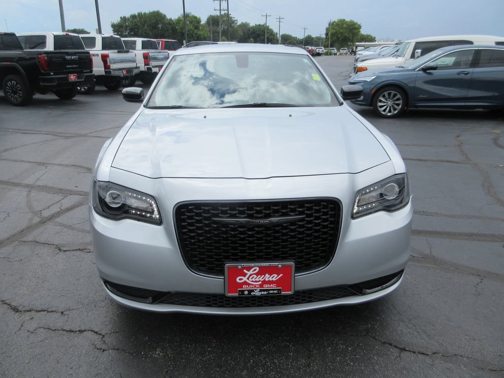 Used 2023 Chrysler 300 Touring w/ Sport Appearance Package RWD image 11