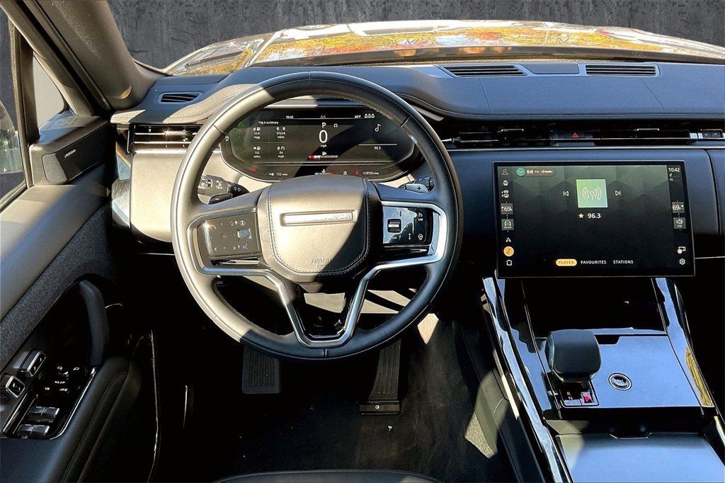 Used 2025 Land Rover Range Rover Sport image 8