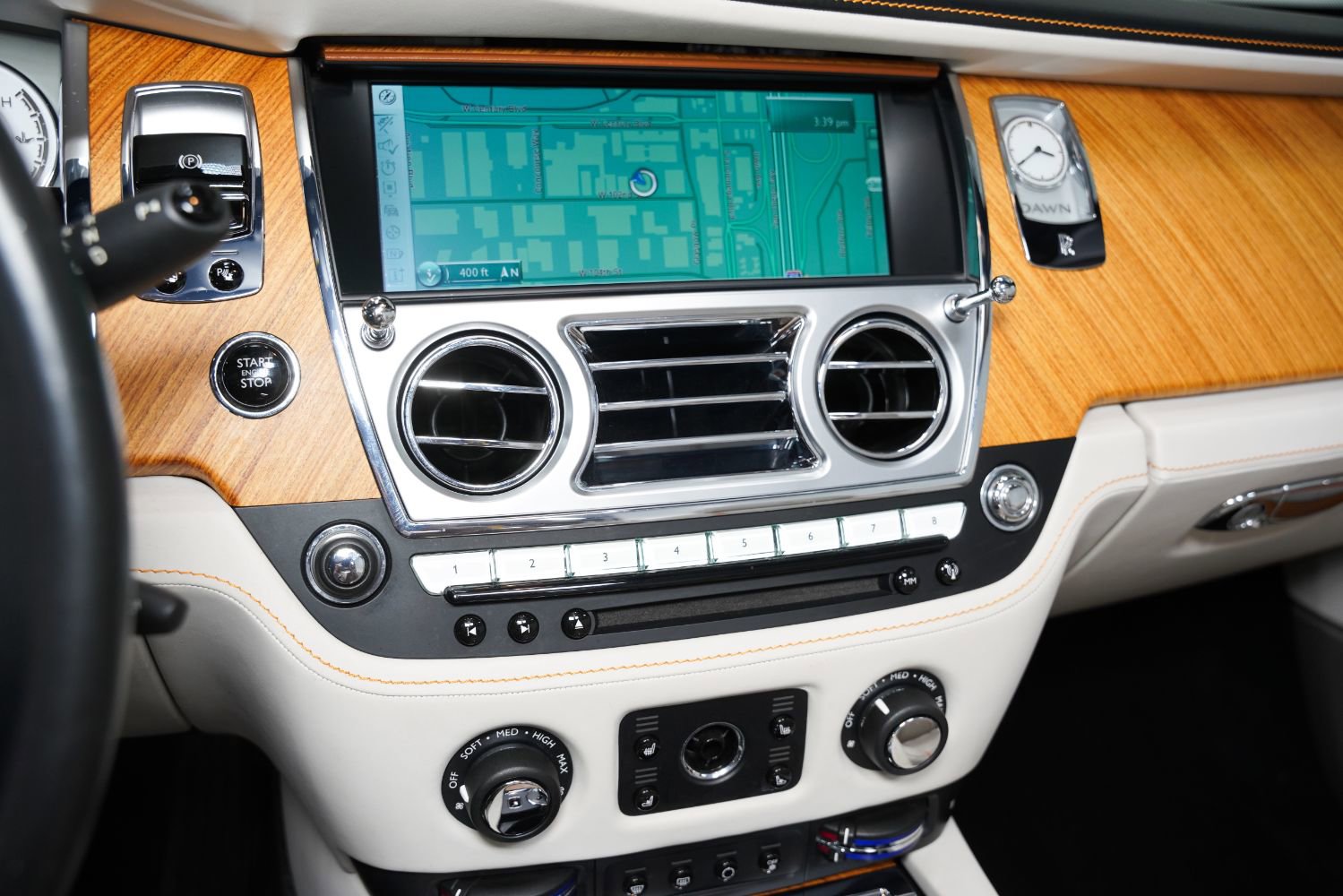 Used 2017 Rolls-Royce Dawn image 38