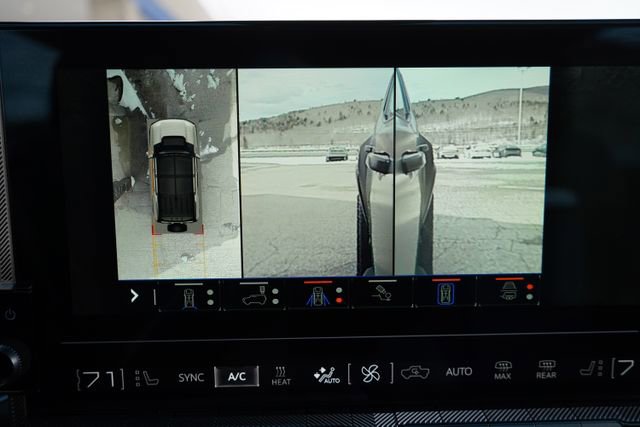 Used 2024 GMC Hummer EV 3X w/ LPO, Illumination Package image 33