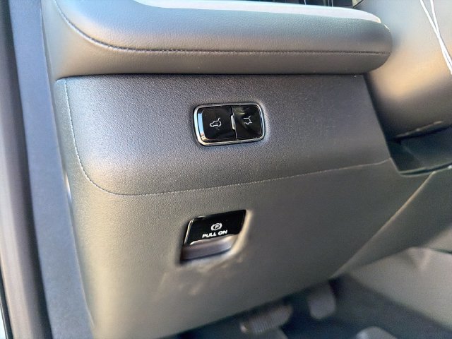 New 2026 Lincoln Navigator Reserve AWD/4WD image 23