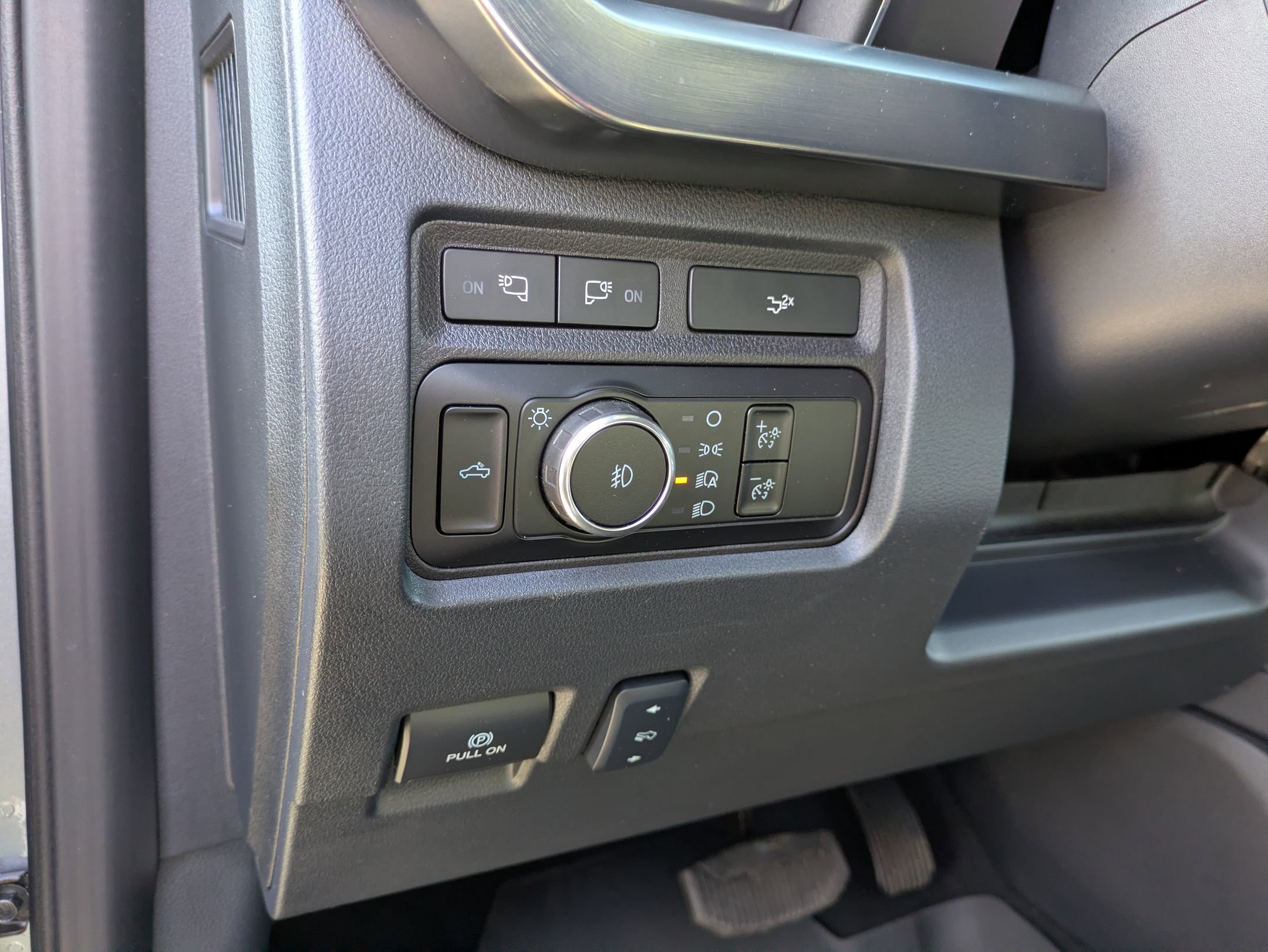 Certified 2024 Ford F350 Lariat w/ Chrome Package image 18