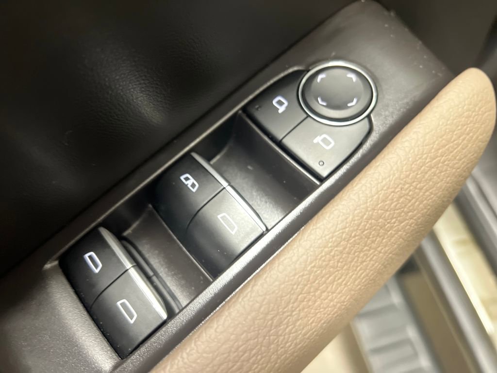 Used 2025 GMC Canyon Denali AWD/4WD image 14