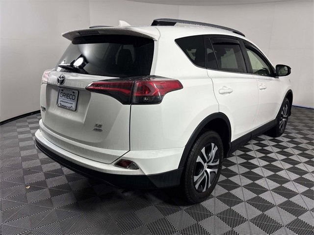 Used 2018 Toyota RAV4 LE image 8
