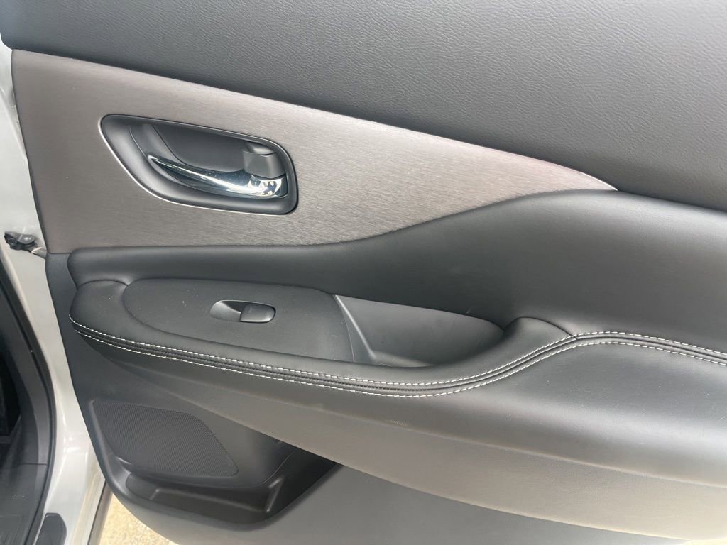 Used 2022 Nissan Murano SV FWD image 24