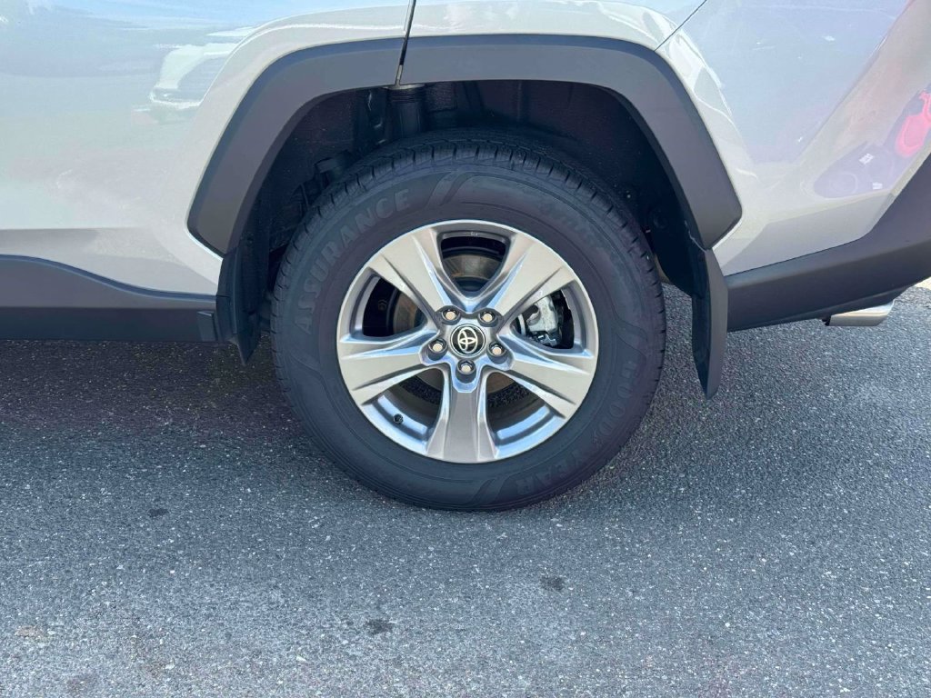 Used 2025 Toyota RAV4 XLE AWD/4WD image 11
