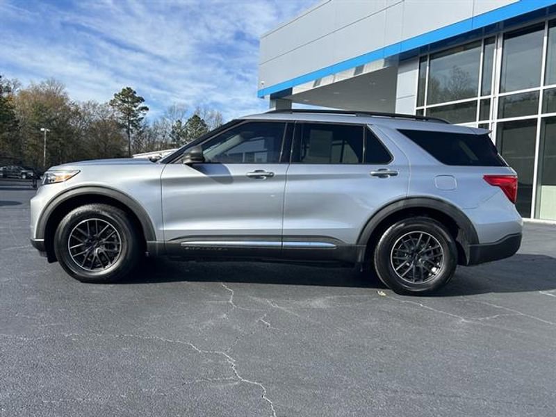 Used 2020 Ford Explorer XLT w/ Comfort Package image 3