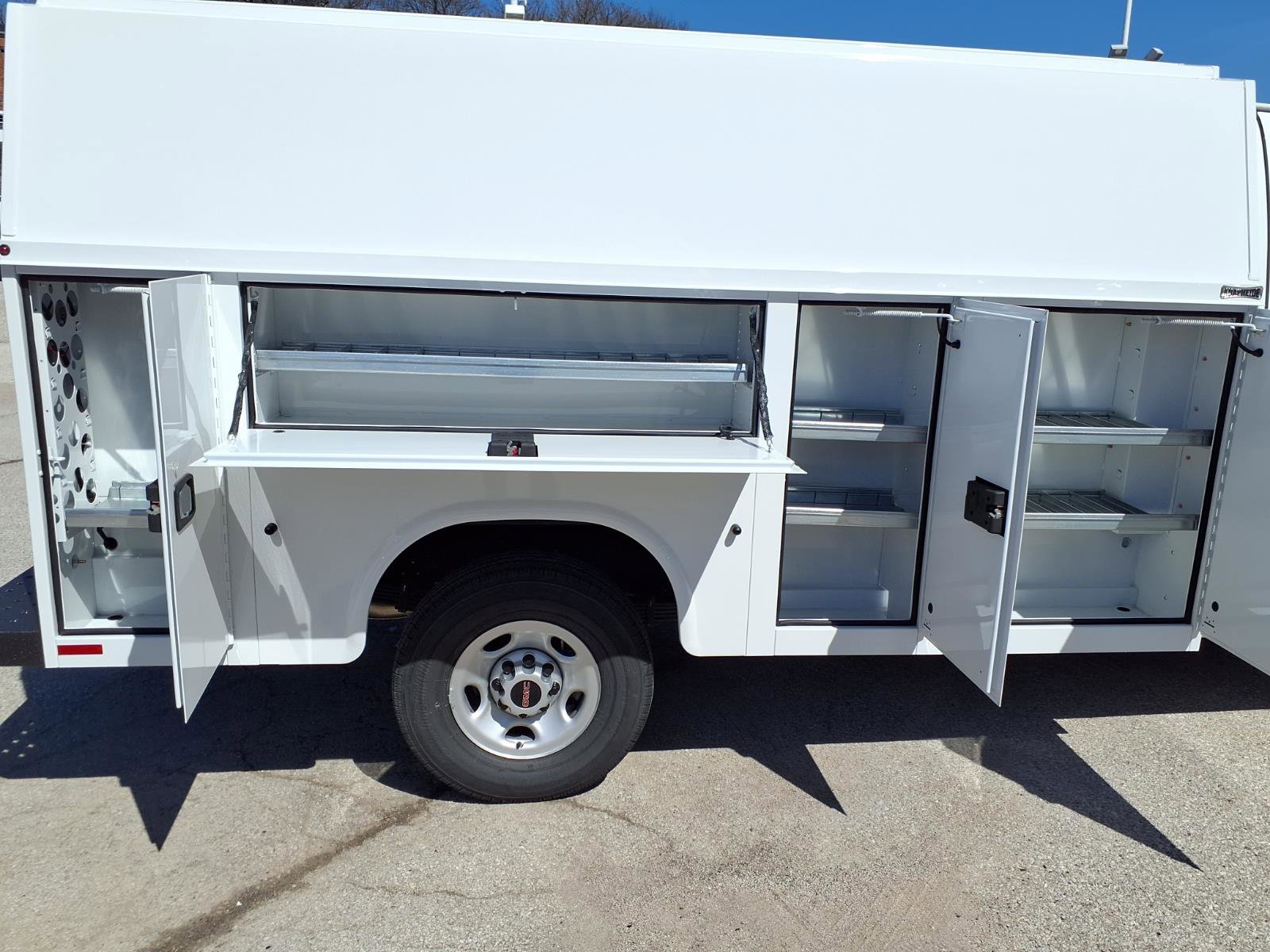 New 2025 GMC Savana 3500 w/ Power Convenience Package RWD image 2