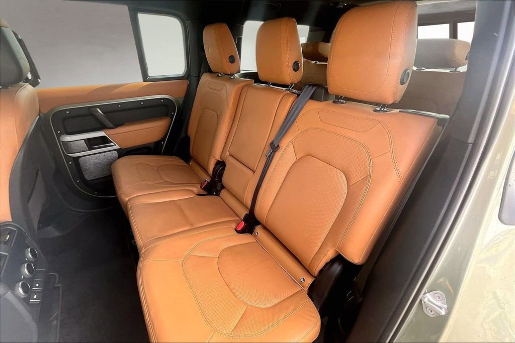 Used 2023 Land Rover Defender 130 SE image 27