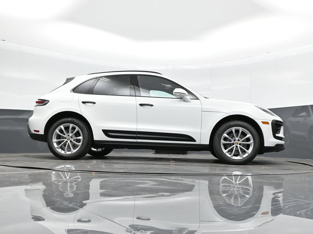 Certified 2026 Porsche Macan AWD/4WD image 39