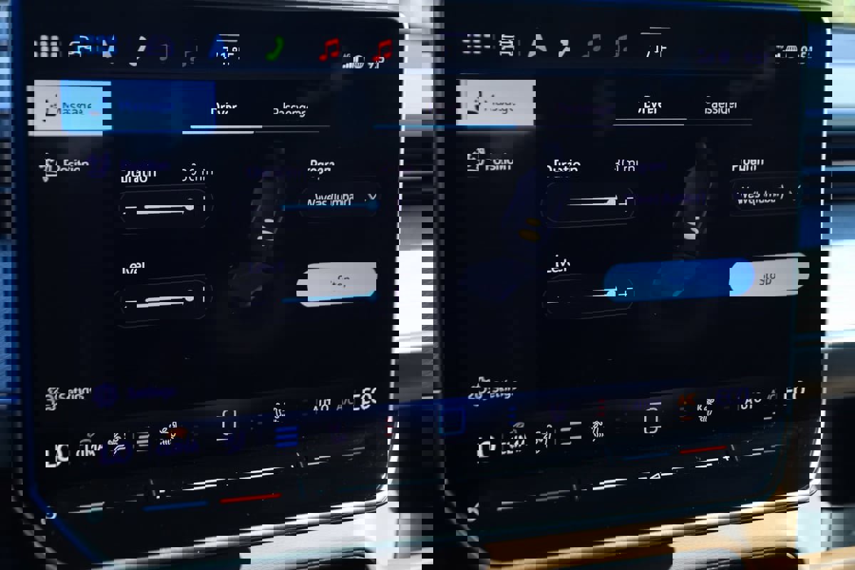 Used 2025 Volkswagen ID. Buzz Pro S image 9