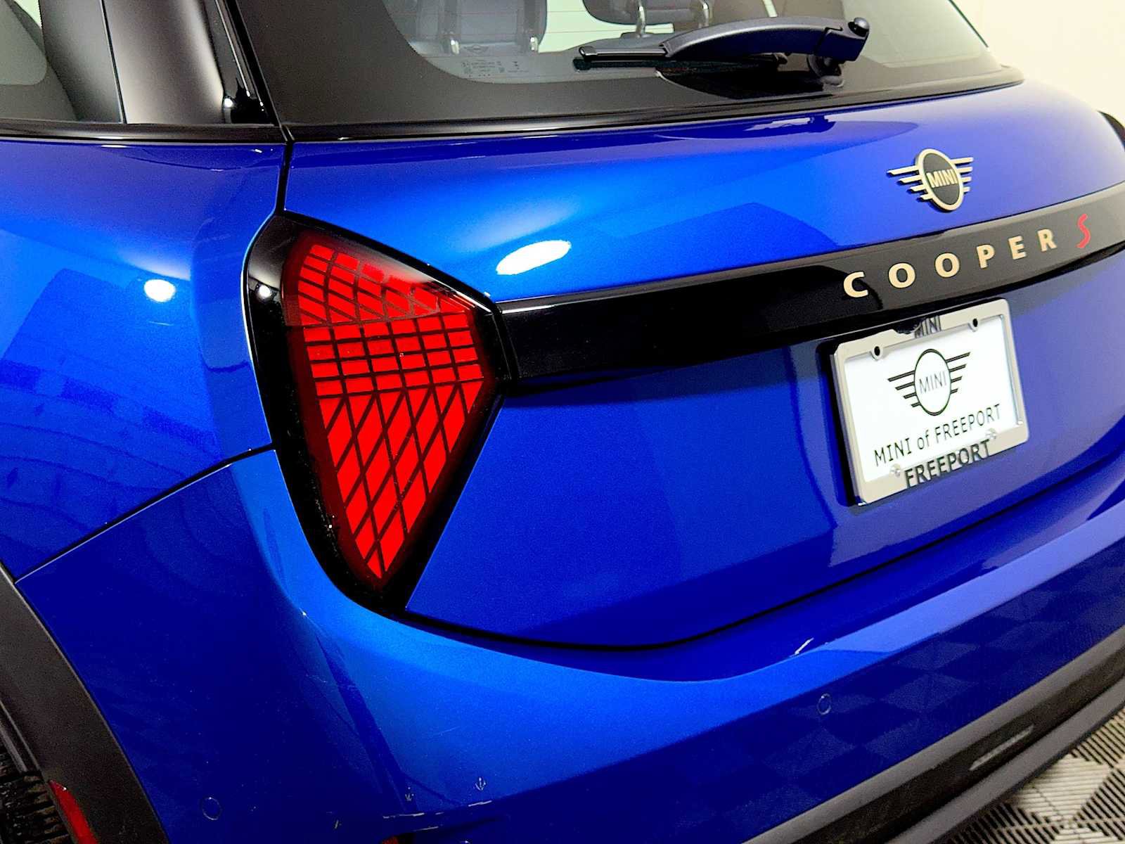 Certified 2025 MINI Cooper S FWD image 27