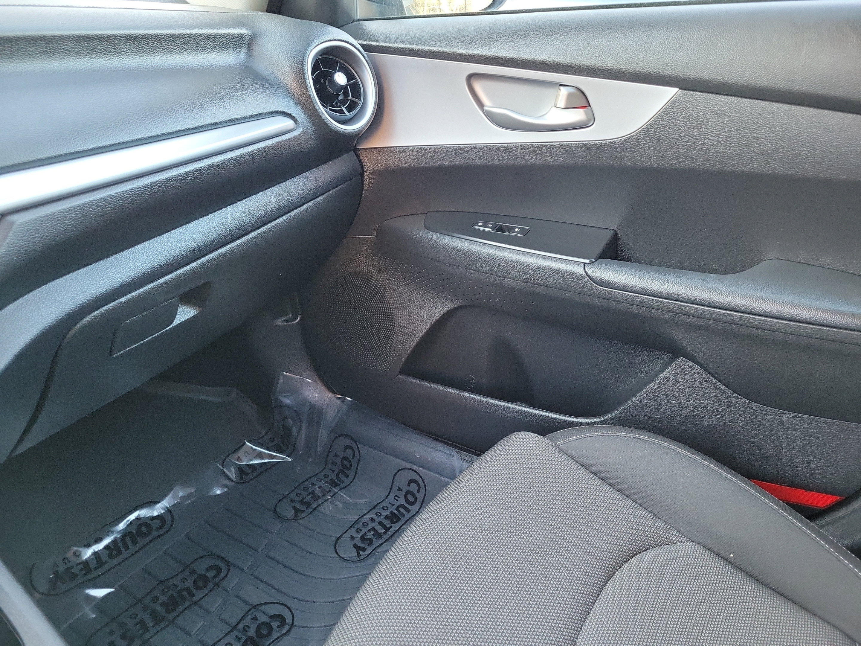 Certified 2024 Kia Forte LXS FWD image 20