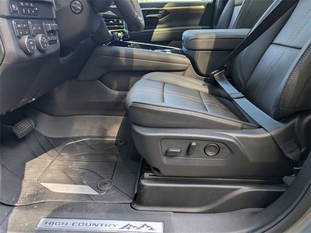 New 2026 Chevrolet Suburban High Country image 11