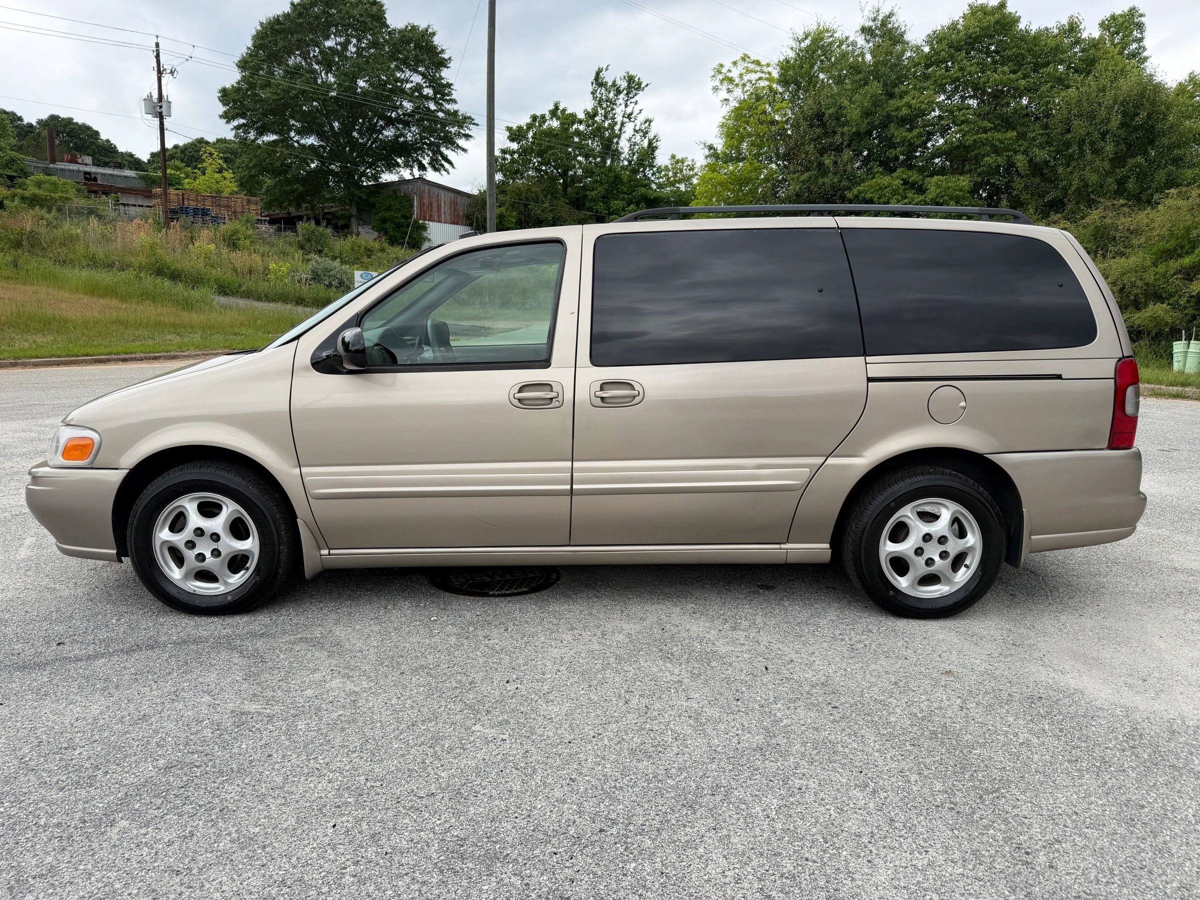 Used 2004 Oldsmobile Silhouette GLS FWD image 2