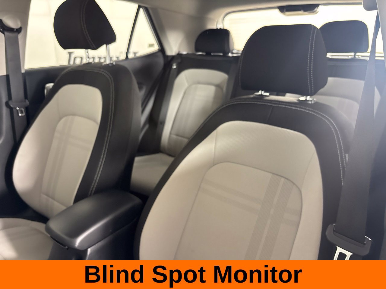 Used 2025 Hyundai Venue SEL FWD image 14