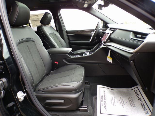 New 2026 Jeep Grand Cherokee Altitude AWD/4WD image 14