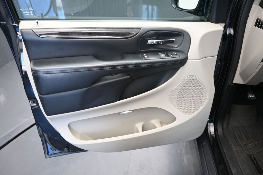 Used 2016 Dodge Grand Caravan SE w/ Quick Order Package 29E SE FWD image 14