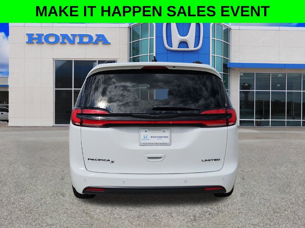 Used 2025 Chrysler Pacifica Limited FWD image 4